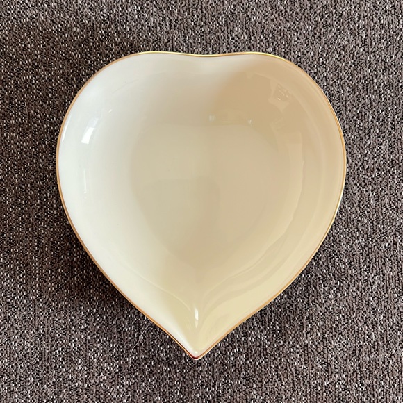 Lenox Heart Shaped Ring Dish Candy Dish. 24K Gold Trim. Discontinued - Picture 1 of 6